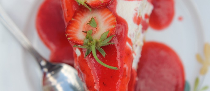 Strawberry cake in the Strawberry Cafe in Valldal, Norway I @SatuVW I Destination Unknown