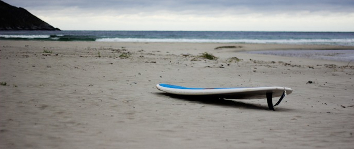 Surfing in Hoddevik in Norway I @SatuVW I Destination Unknown