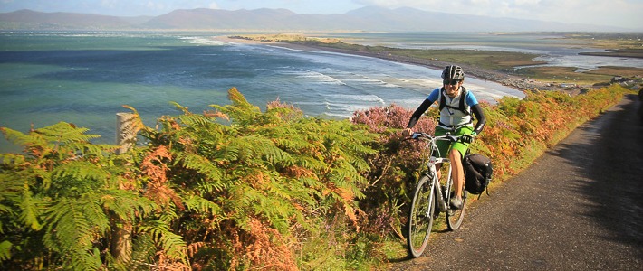 Bicycling in Rossbeigh, Kerry in Ireland I @SatuVW I Destination Unknown