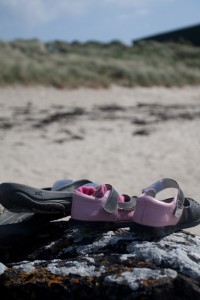 Sunny day on the beach in Clifden I @SatuVW I Destination Unknown